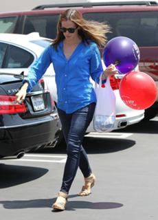 Jennifer Garner feet photo thumbnail
