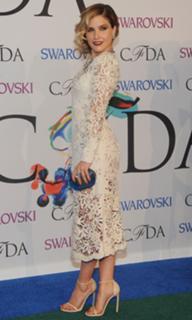 Sophia Bush feet photo thumbnail