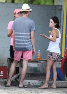 Rachel Bilson feet photo thumbnail