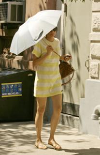 Famke Janssen feet photo thumbnail