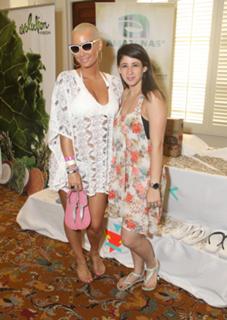 Amber Rose feet photo thumbnail