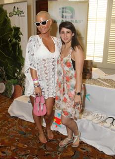 Amber Rose feet photo thumbnail
