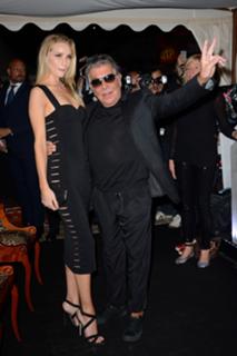 Rosie Huntington-Whiteley feet photo thumbnail