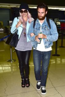 Kesha feet photo thumbnail