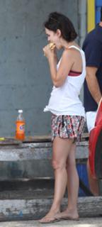 Rachel Bilson feet photo thumbnail
