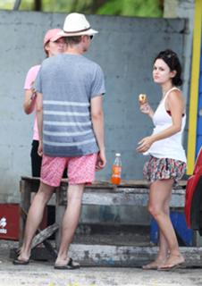 Rachel Bilson feet photo thumbnail