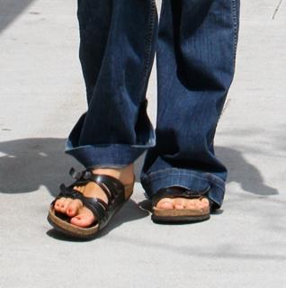Maggie Gyllenhaal feet photo thumbnail