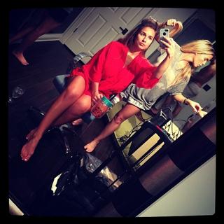 Jessie James Decker feet photo thumbnail