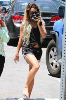 Vanessa Hudgens feet photo thumbnail