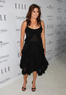 Nikki Reed feet photo thumbnail