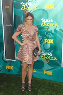 Nikki Reed feet photo thumbnail