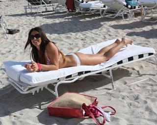 Claudia Romani feet photo thumbnail