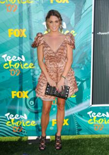 Nikki Reed feet photo thumbnail