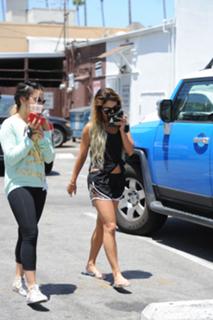 Vanessa Hudgens feet photo thumbnail