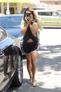 Vanessa Hudgens feet photo thumbnail
