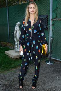 Cara Delevingne feet photo thumbnail