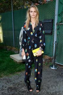 Cara Delevingne feet photo thumbnail