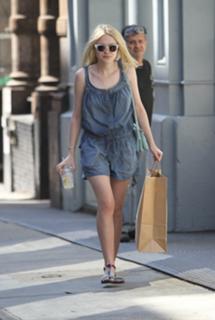 Dakota Fanning feet photo thumbnail