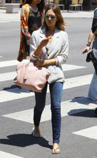 Jessica Alba feet photo thumbnail