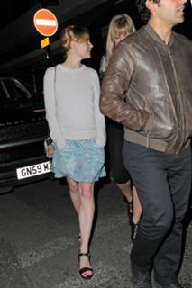Kirsten Dunst feet photo thumbnail