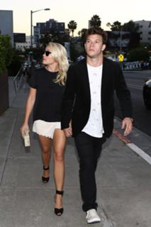 Emily Osment feet photo thumbnail