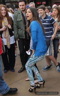 Victoria Justice feet photo thumbnail