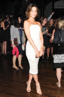 Kate Beckinsale feet photo thumbnail