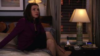 Julianna Margulies feet photo thumbnail