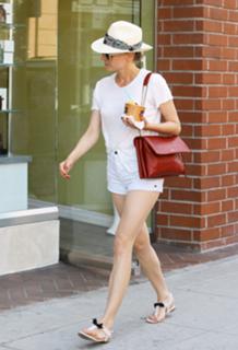Diane Kruger feet photo thumbnail