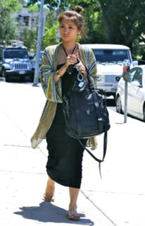Brenda Song feet photo thumbnail