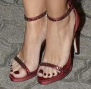 Carla Diaz feet photo thumbnail