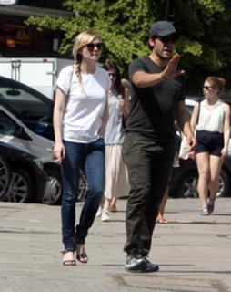 Kirsten Dunst feet photo thumbnail