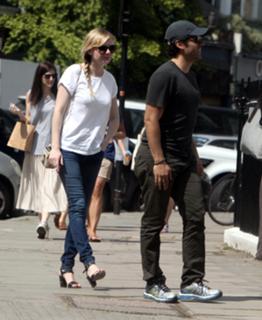 Kirsten Dunst feet photo thumbnail