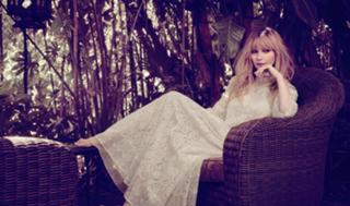 Kirsten Dunst feet photo thumbnail