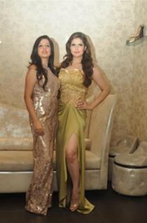 Zareen Khan feet photo thumbnail