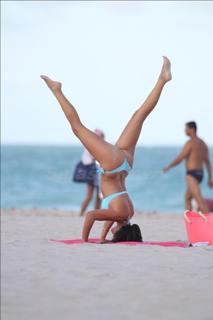 Claudia Romani feet photo thumbnail
