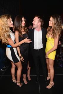 Chrissy Teigen feet photo thumbnail