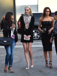 Jessica Alba feet photo thumbnail