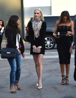Jessica Alba feet photo thumbnail
