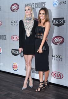 Jessica Alba feet photo thumbnail