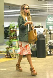 Jessica Alba feet photo thumbnail