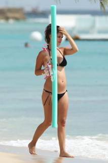 Rachel Bilson feet photo thumbnail