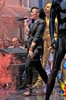 Demi Lovato feet photo thumbnail