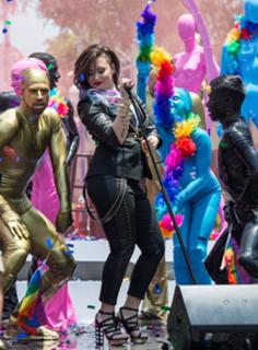 Demi Lovato feet photo thumbnail