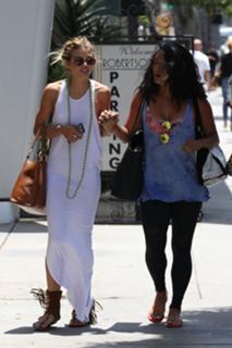 AnnaLynne McCord feet photo thumbnail