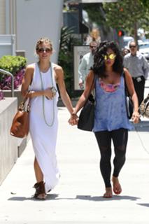 AnnaLynne McCord feet photo thumbnail