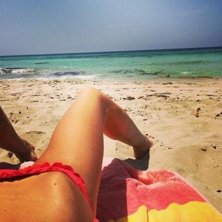 Alessia Marcuzzi feet photo thumbnail