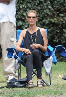 Heidi Klum feet photo thumbnail