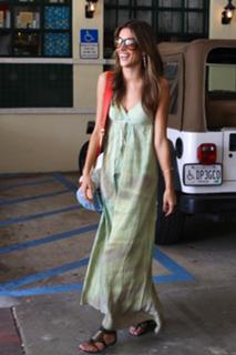 Alessandra Ambrosio feet photo thumbnail