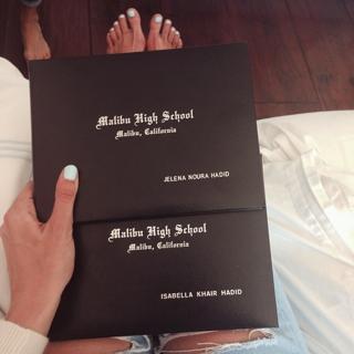 Gigi Hadid feet photo thumbnail